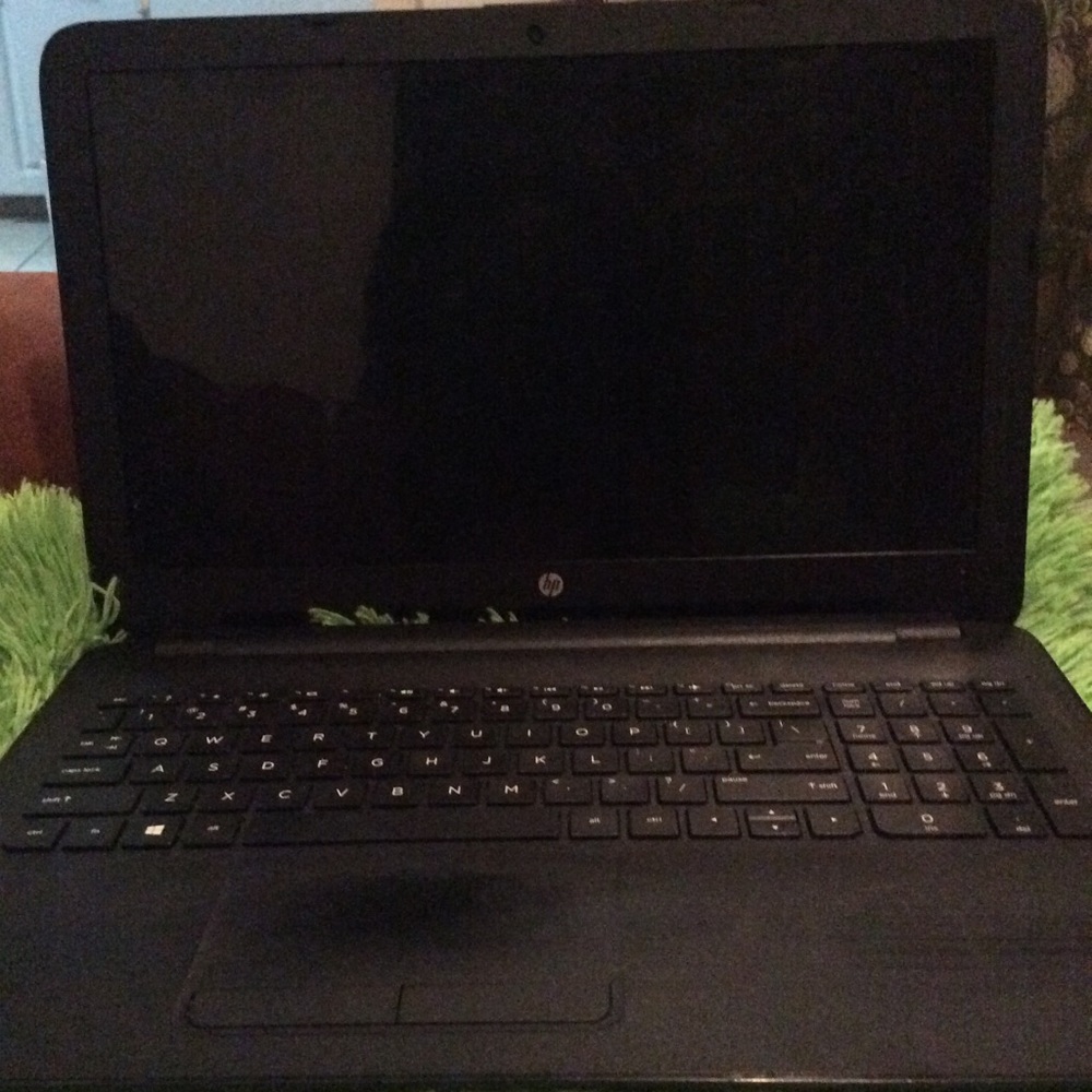Black HP laptop
